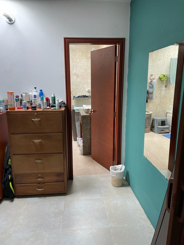 Imagen 20 de 23 de Cálida, Espaciosa Y Abrigada Casa Esquinera Con Proyeccion A Tres Pisos, Cuartos Independientes Con Baño Privado, 150 Mts De Bodegas, Ideal Pequeña Fábrica O Negocio En Expansión
