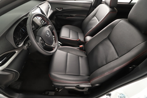 Imagen 11 de 14 de Toyota Yaris S 1.5 Cvt