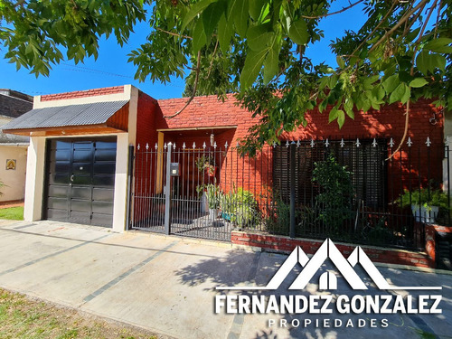 Casa De 3 Ambientes Con Patio Y Garage En Banfield