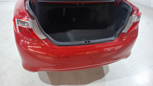 Toyota Camry 2.5 XLE L4 6AT