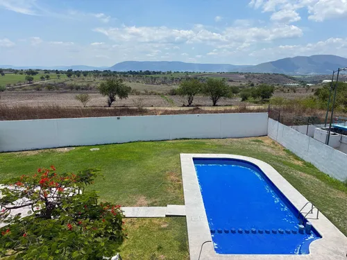 Casa Con Alberca Privada Y Calefacción En Villa Teques.
