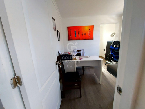 Remodelada Con Líneas Simples Y Sectores Amplios
