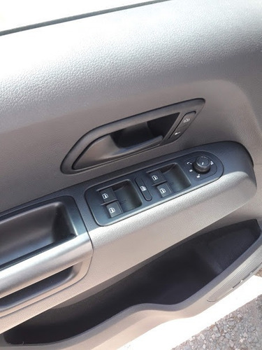 Volkswagen Amarok Trendline 4x2 Manual Mb