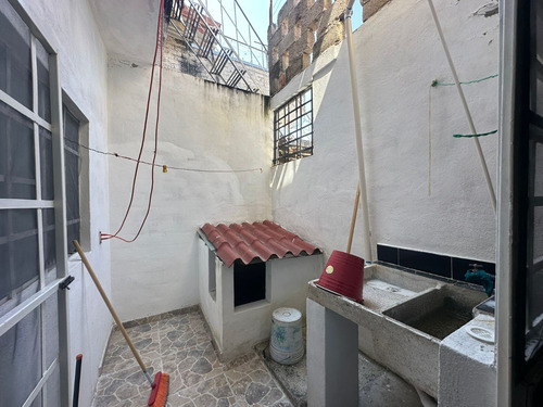 Edificio Para Remodelar! Col. 1o De Mayo | Pto. Vallarta Excelente Inversión!! 2 Departamentos, Con Opción A Un Tercero. Excelente Ubicación!
