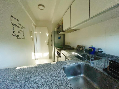 Imagen 4 de 9 de Venta Departamento Amb. Castelar