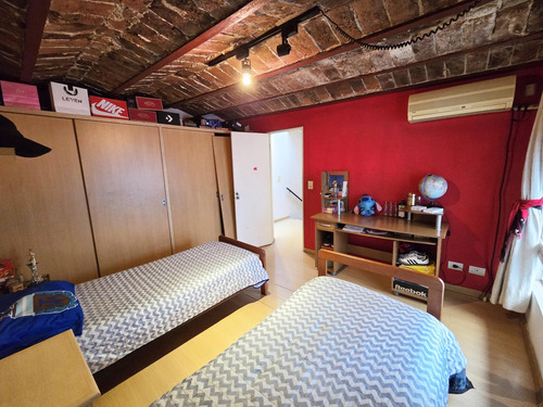 Casa Al Frente En Venta Ph. Mendoza Y Bv. Oroño. Rosario. Patio. Terraza.