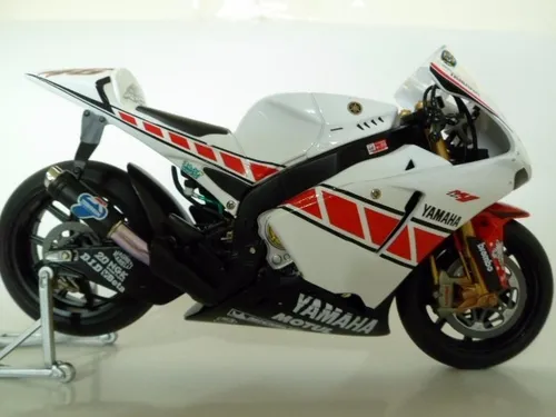Yamaha Yzr-m1 Valentino Rossi Valencia Moto Gp 2005 1/12 Ixo Yamaha Yzr-m1 Valentino Rossi Valencia Moto Gp 2005 1/12 Ixo
