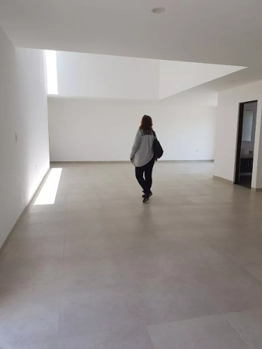 Imagen 10 de 14 de Preciosa Residencia En Renta - Villas Del Mesón, Una Planta, 500 M2. Luxury