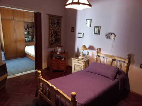 Frente A Av. Garzon. Colón. Chalet 3 Dorm.