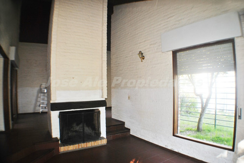 Imagen 3 de 11 de En Venta Casa De Cuatro Dormitorios Colonia Del Sacramento