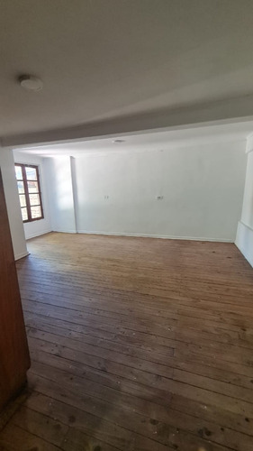Se Aceptan Ofertas, Casa Sólida Con Gran Patio.
