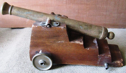 Imagen 2 de 5 de Cañon Antiguo De Bronce Ancho 18 Cms. Altura 8 Cms.
