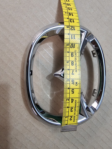 Emblema Delantero Mazda 2 Mide 12,5×19 2019-21 Original (Usado)