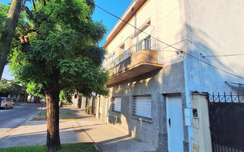 Venta De Muy Linda Vivienda * Muy Buen Barrio * 3 Amb
