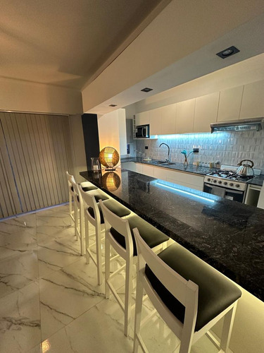 Departamento 3 Ambientes - Reciclado Y Con Cochera