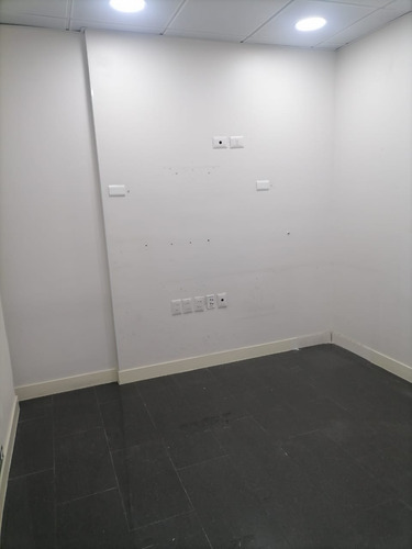 Local Comercial Edificio Medico Alcantara 70 Mt2