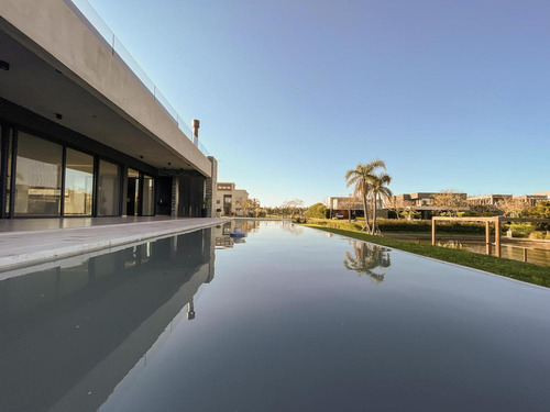 Casa En Venta 7 Ambientes En El Yacht Nordelta