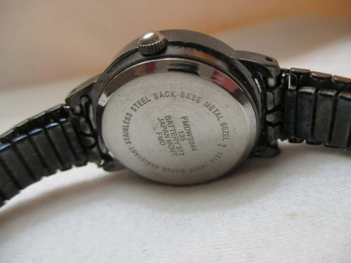 Reloj Para Dama Negro Con Correa Elástica (Usado)