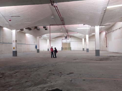 Imagen 2 de 14 de Bodega Con Anden Y Excelentes Oficinas, 2274m2