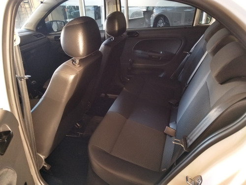 Imagen 14 de 15 de Volkswagen Gol Trend Trendline 1.6 Modelo 2020