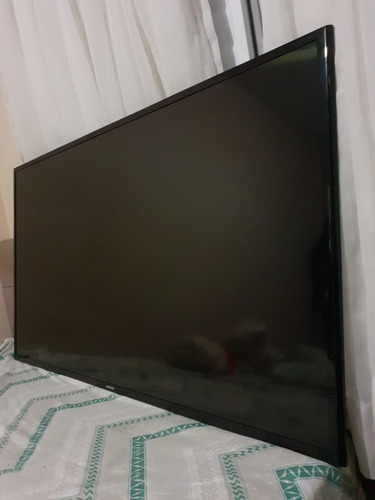 Imagem 2 de 6 de Smart Tv Samsung 48 Com Detalhe No Display (faixa).