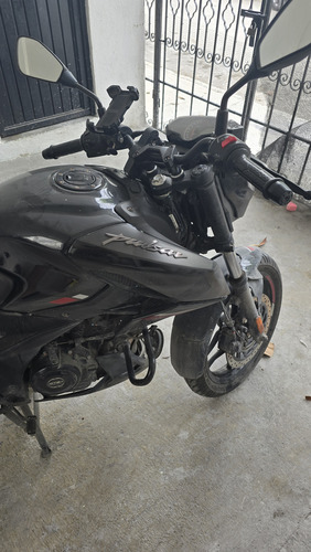 Motocicleta Bajaj Pulsar N250 2023