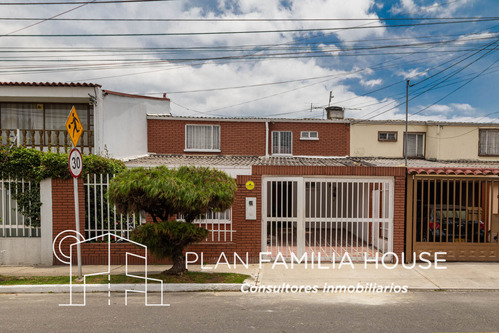 En Venta Espléndida Casa En Modelia