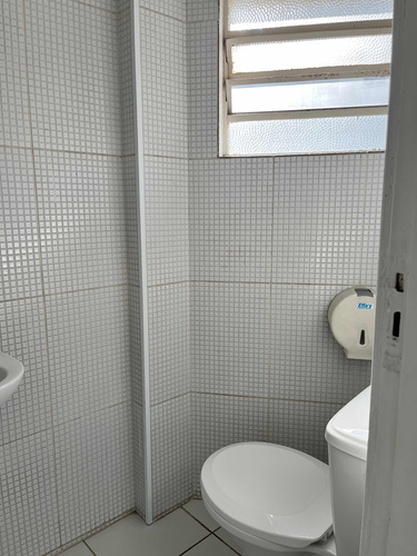 Sala Comercial Com Vista Magnifica Do Centro Histórico De Sp, Todo Reformado, Conjunto 1 Por Andar, Bem Ventilado E Com Portaria