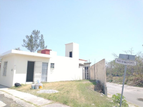 Imagen 1 de 11 de Casa Uso De Suelo En Venta Palma Real