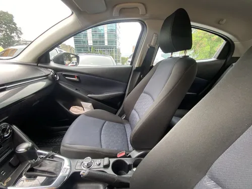 Mazda 2 1.5 Touring At 2016