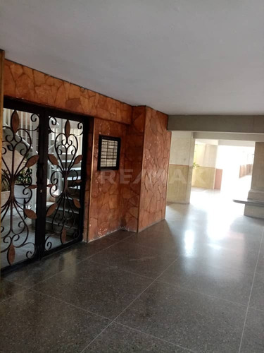 Imagen 11 de 12 de Venta De Amplio Apartamento Ubicado En Residencias Arca Del Norte, Barquisimeto.