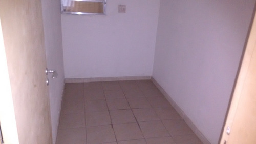 Próximo Ao Metro E Escola Tecnica.