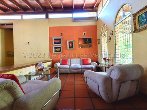  José López Vende  Casa Colonial Con Bellas Áreas Verdes  Y + En  El Manzano Barquisimeto  Lara, Venezuela.   4 Dormitorios  4 Baños  1350 M² 