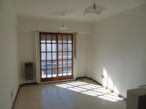 Imagen 4 de 10 de Departamento En Venta En La Plata Calle 8 E/ 44 Y 45 - Dacal Bienes Raices