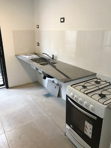 Cantisano Propiedades Alquila Excelente Duplex En Gonnet 504 Y 17!! Con Entrada Para Auto, 2 Dormitorios!!