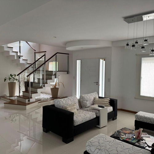 Hermosa Casa En Venta Apta Crédito! Barrio Cerrado La Concepción Lujan