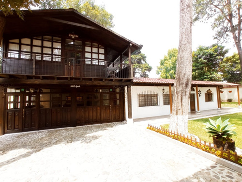 Imagen 22 de 30 de Vendo Hermosa Propiedad, Ubicada En Uno De Los Sectores Mas Selectos De San Lucas Sacatepequez, Incluye Dos Casas Con Amplio Jardin Ideal Para Casa De Campo O Todo Tipo De Negocio