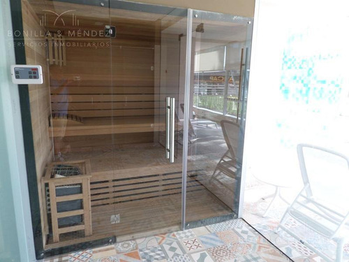 Piso Alto, Vista A La Brava Y A La Mansa , 2 Dormitorios, 2 Baños, Equipado, Gastos Comunes Bajos!