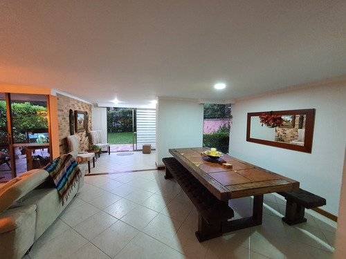 Imagen 2 de 14 de Casa Envigado Exclusivo Sector Benedictinos: Amplios Espacios Y Jardin