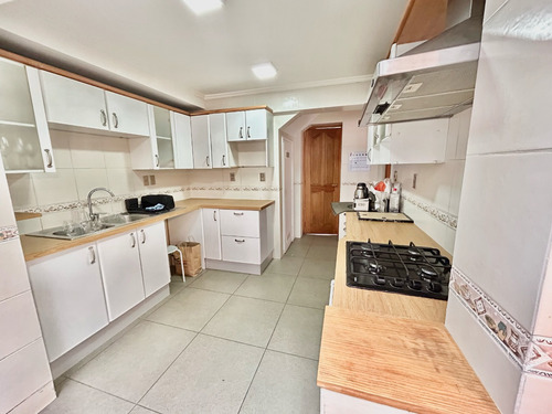 Amplia Casa Con Parquet, Luz Natural En El Corazón De Vitacu