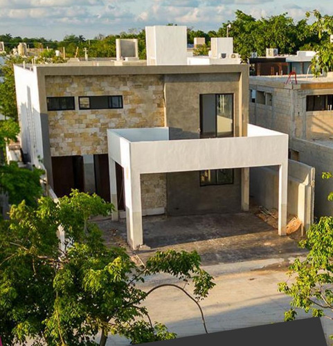 Casa En Venta En Mérida, Privada Kinish.