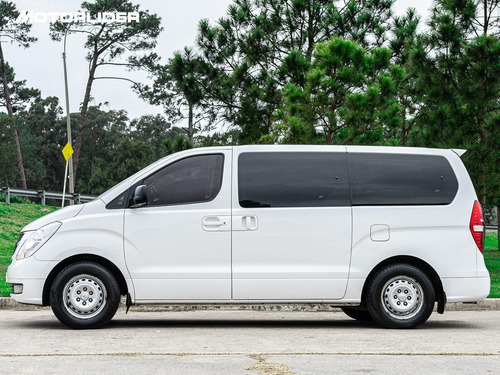 Imagen 2 de 25 de Hyundai H-1 2.5 Gls 12 Asientos | Permuta / Financia