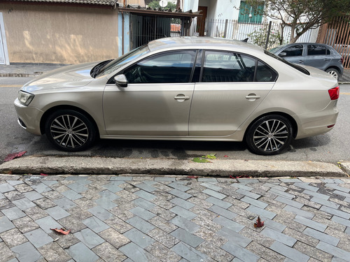 Volkswagen Jetta 2.0 Tsi Highline 4p 211 hp