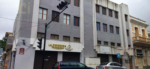 Edificio De 3 Pisos En Venta, Ebicado En El Centro Histórico De Veracruz, Cuenta Con Locales Y Oficinas