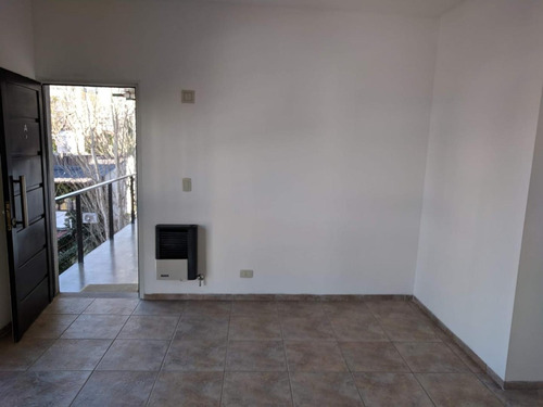 Imagen 2 de 18 de Departamento 3 Ambientes Al Frente Con Cochera Para 2 Autos