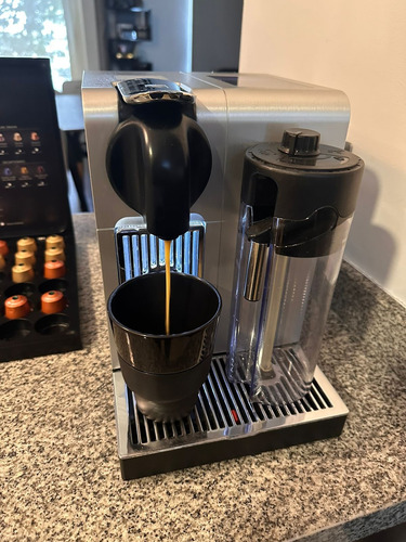 Cafetera Nespresso Lattísima Pro F456 C/portacapsulas Gratis