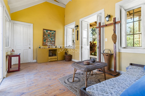 Casa En Venta De 6 Dorm. En Algarrobo