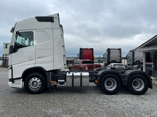 Imagem 4 de 17 de Volvo Fh 540 6x4 2020 Branco Scania R540 Traçado