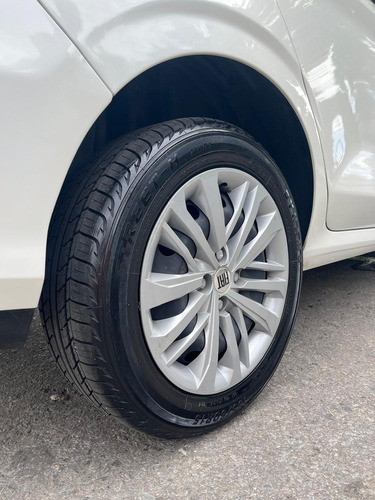Fiat Cronos 1.3 Drive Flex Aut. 4P