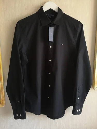Camiseta tommy hilfiger negra hotsell